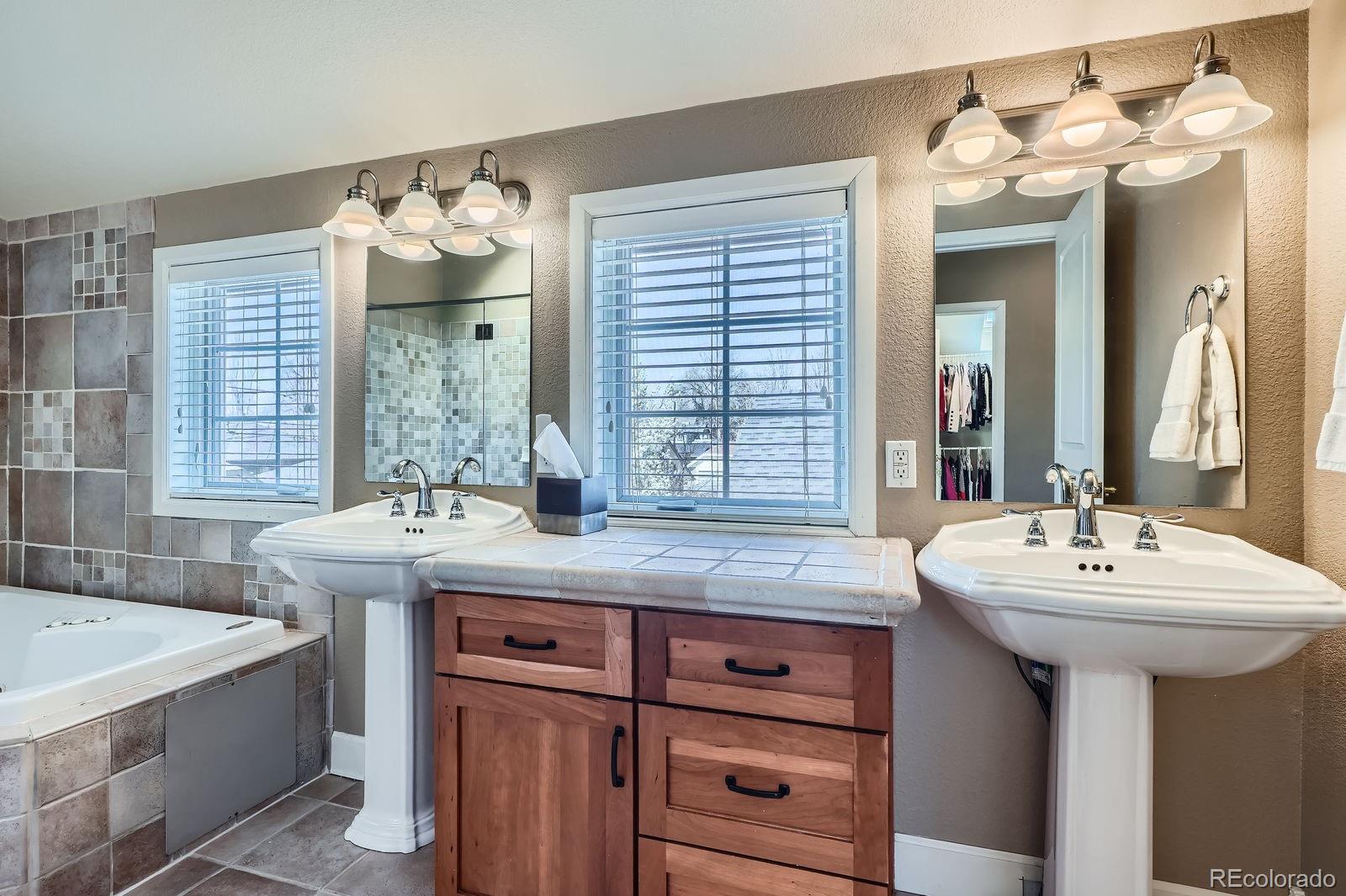 MLS Image #21 for 821 s high street,denver, Colorado