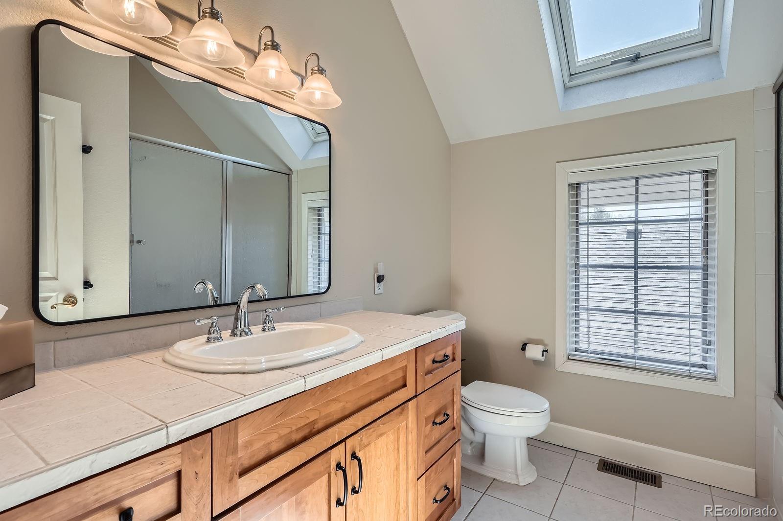 MLS Image #24 for 821 s high street,denver, Colorado