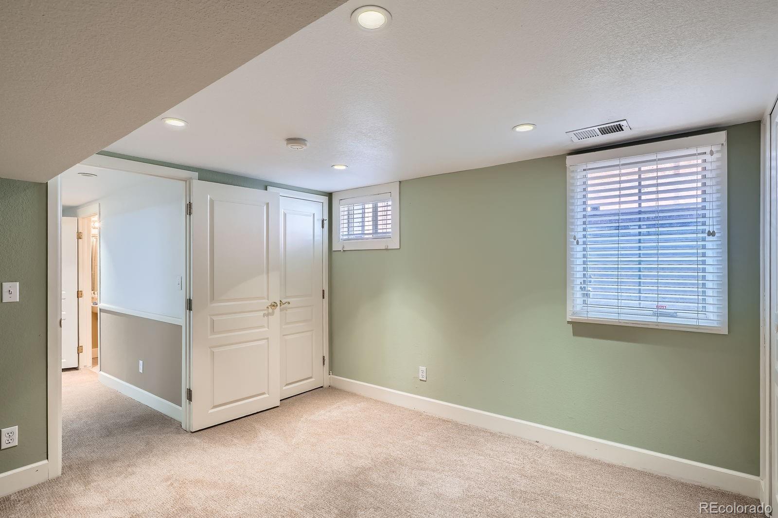 MLS Image #26 for 821 s high street,denver, Colorado