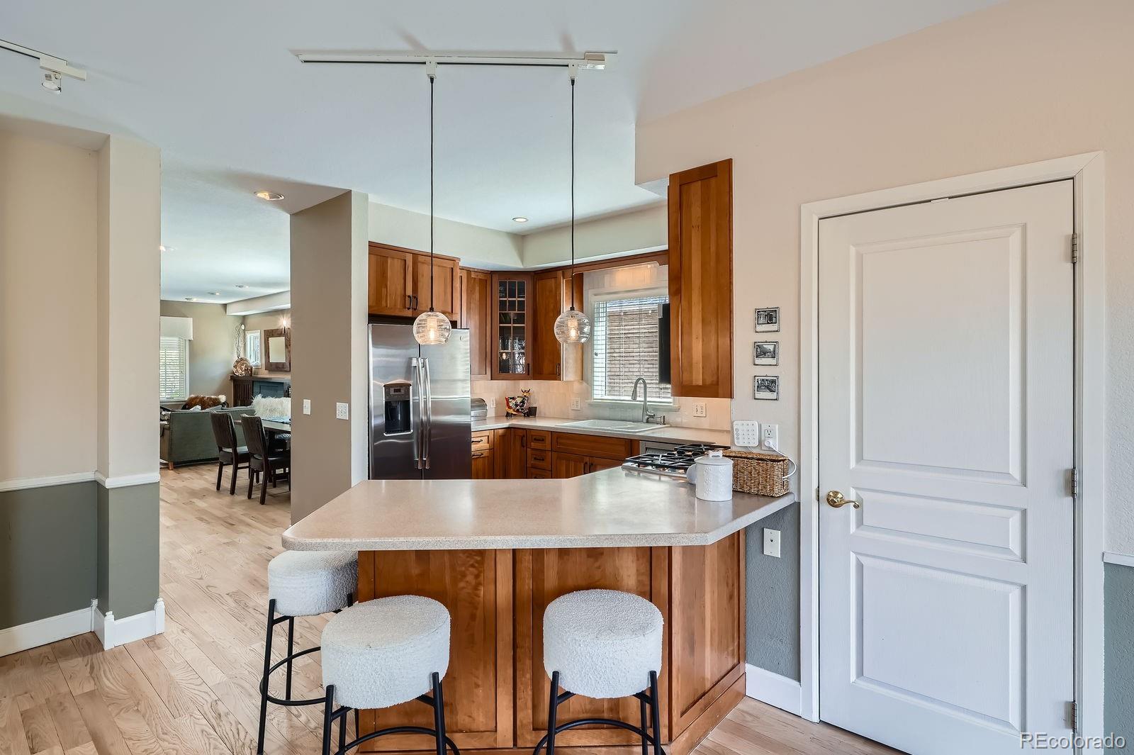 MLS Image #7 for 821 s high street,denver, Colorado