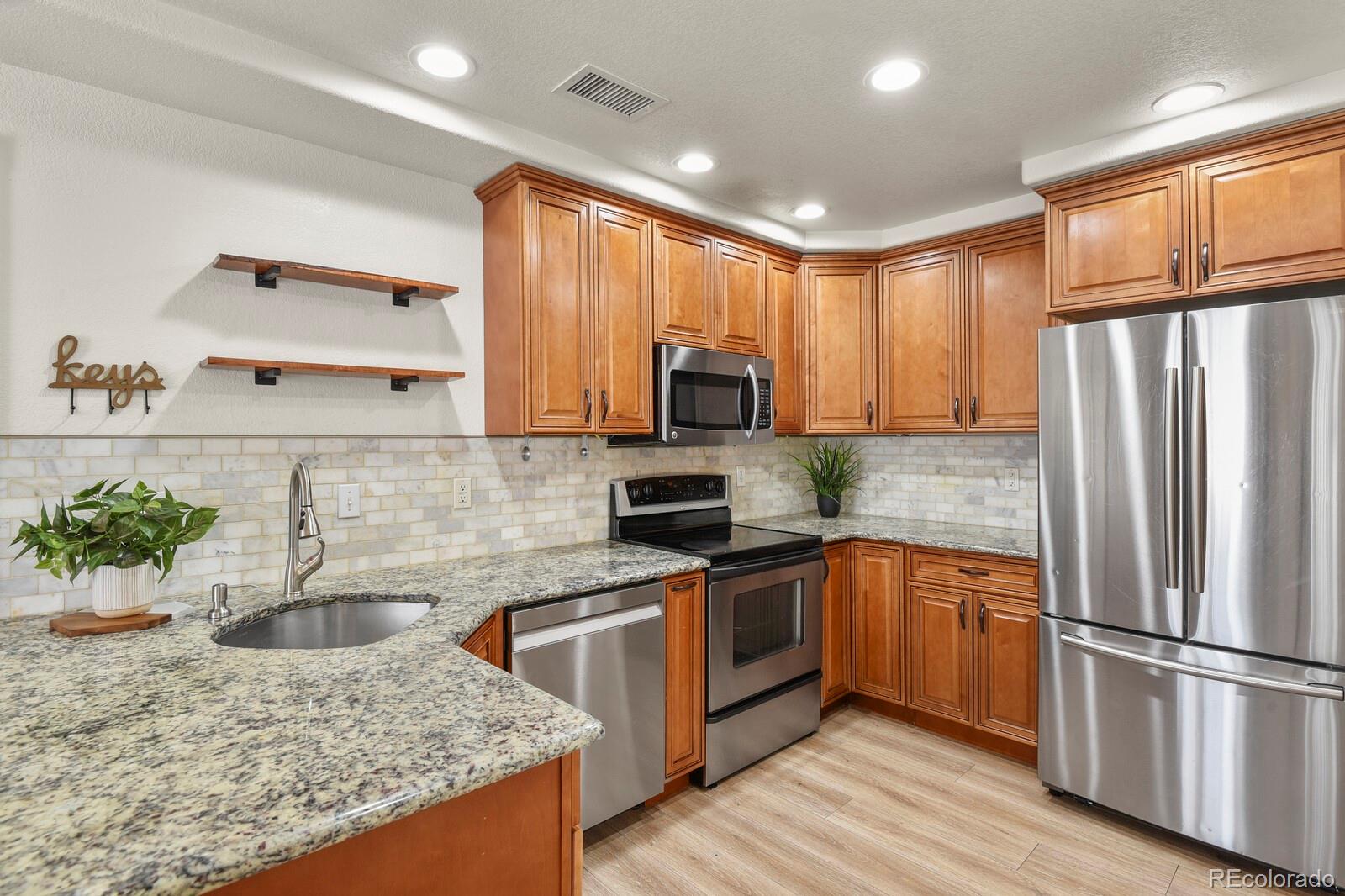 MLS Image #6 for 21422 e 47th avenue,denver, Colorado