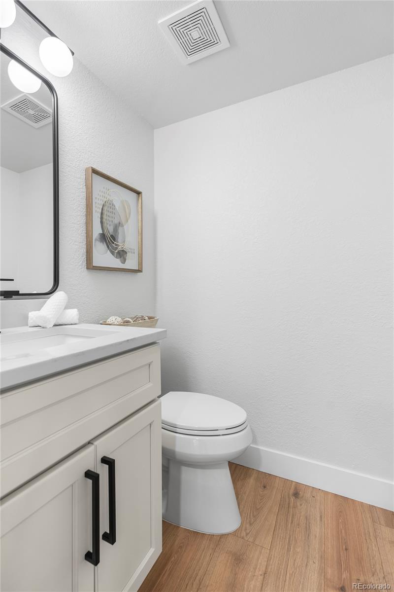 MLS Image #12 for 2275 s yosemite circle,denver, Colorado