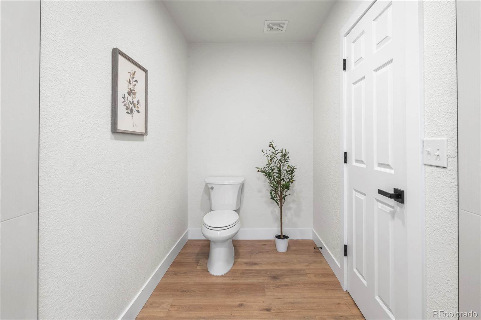 MLS Image #18 for 2275 s yosemite circle,denver, Colorado