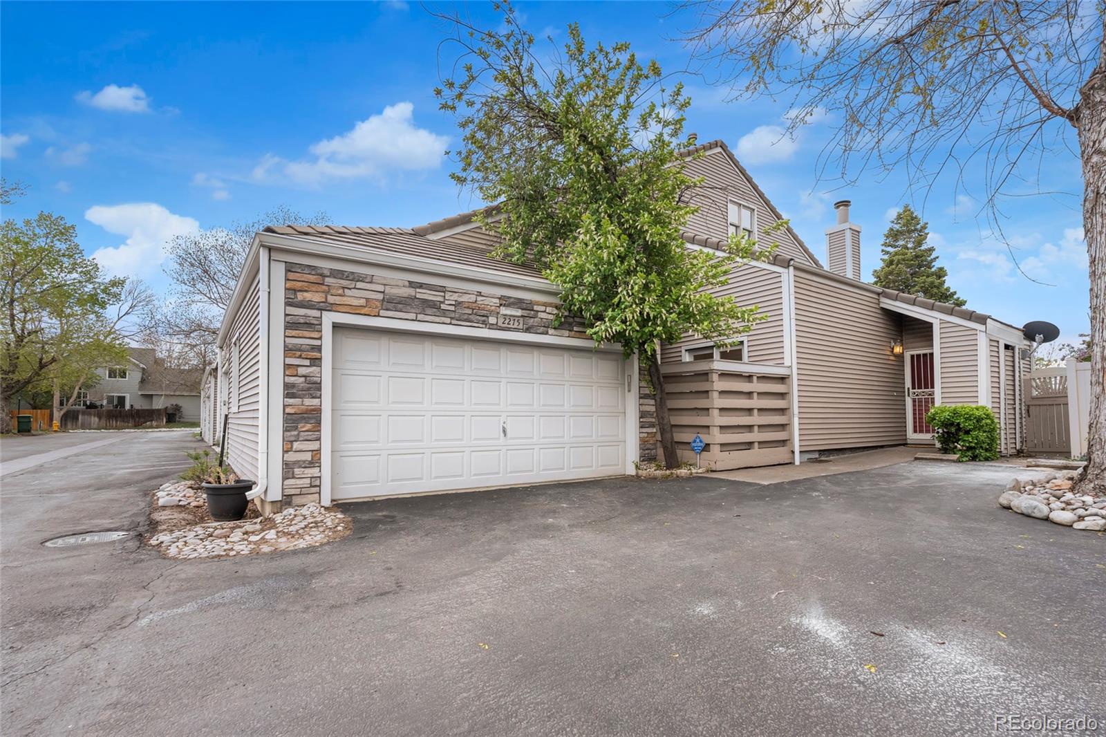 MLS Image #28 for 2275 s yosemite circle,denver, Colorado