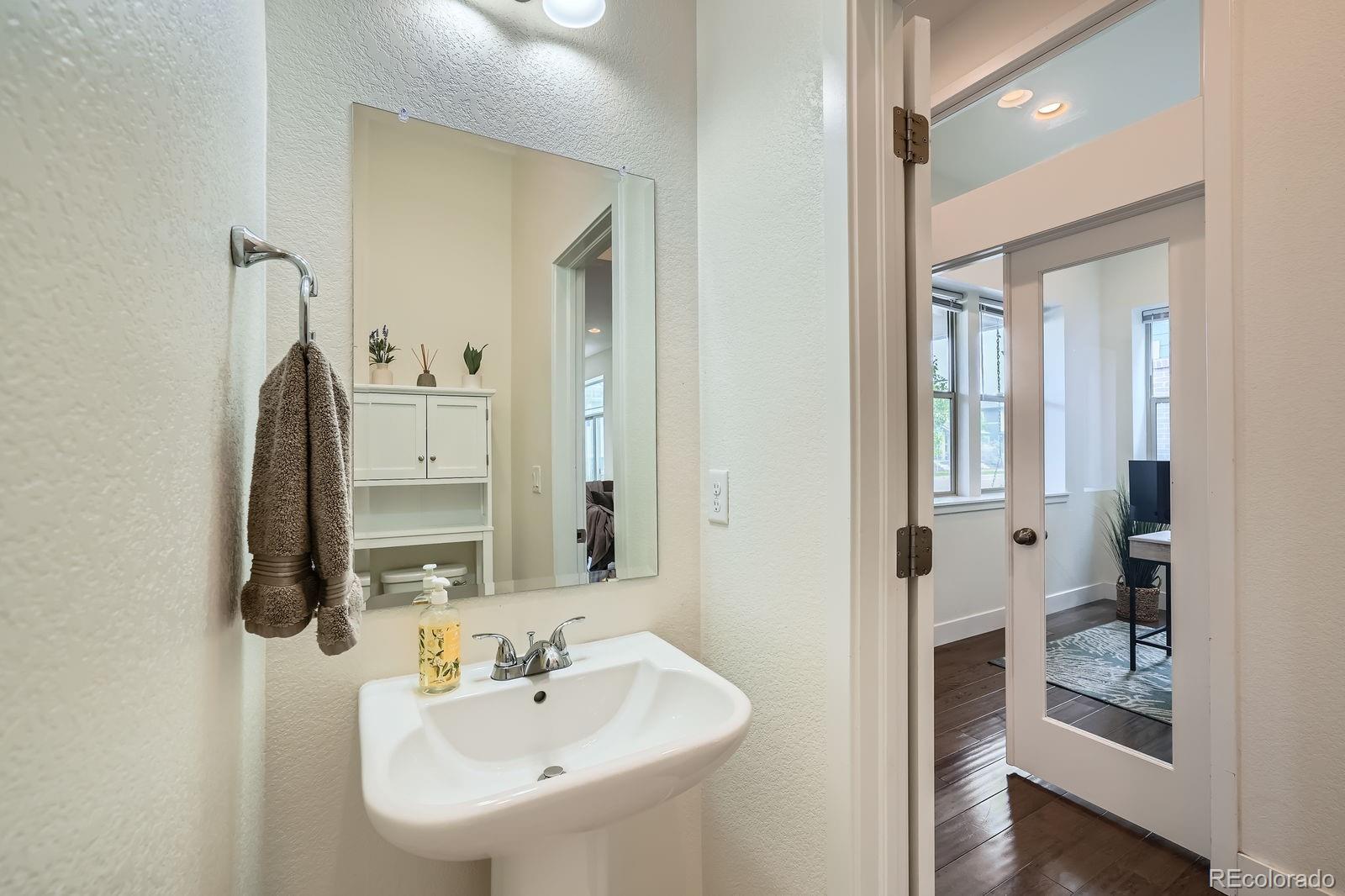 MLS Image #12 for 11270 e 26th avenue,aurora, Colorado