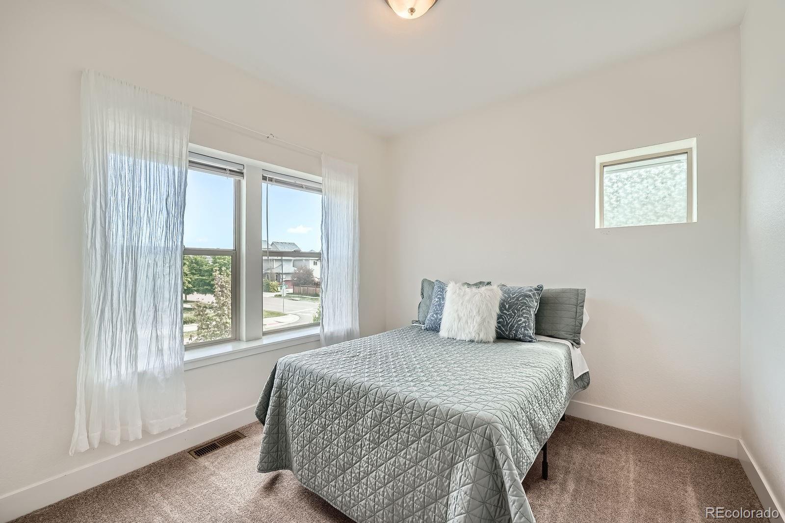 MLS Image #18 for 11270 e 26th avenue,aurora, Colorado