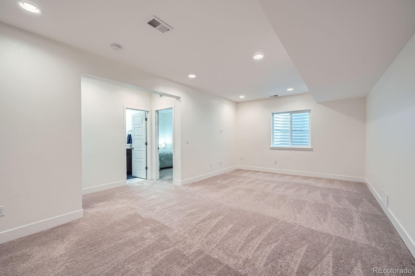 MLS Image #21 for 11270 e 26th avenue,aurora, Colorado