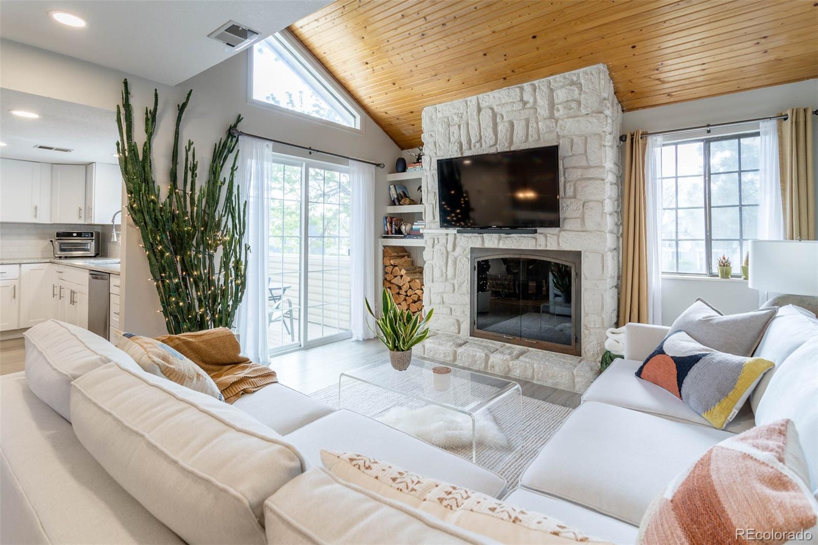 MLS Image #9 for 12406 e pacific circle,aurora, Colorado