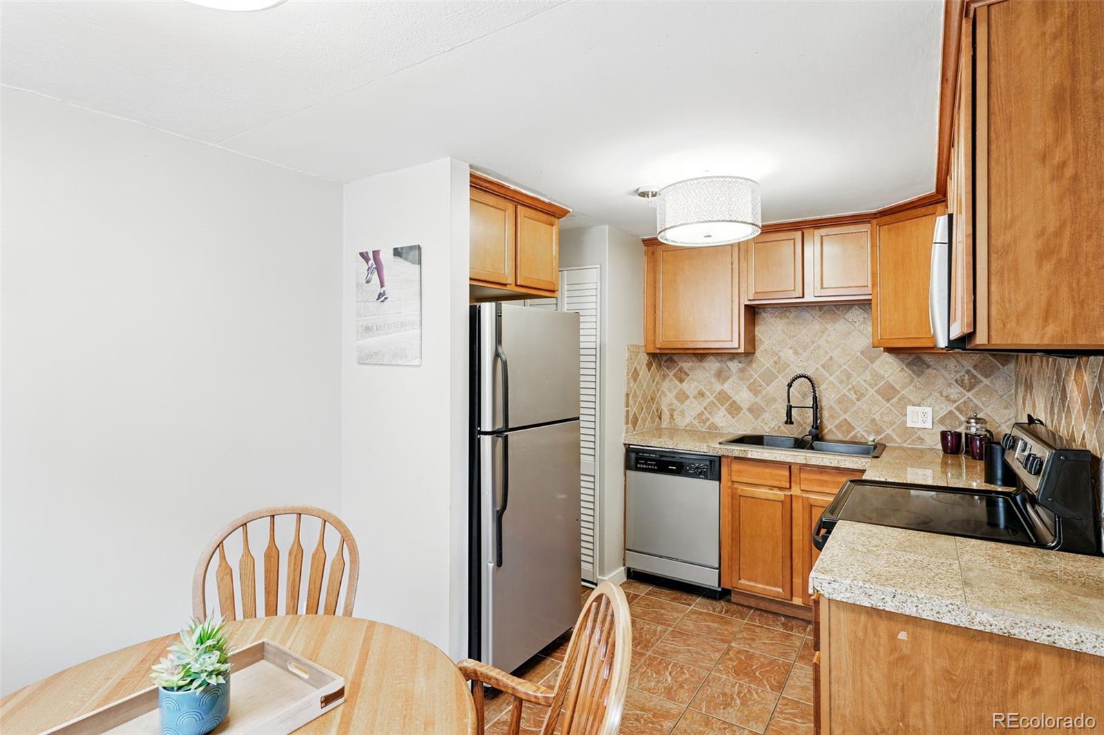 MLS Image #14 for 1155 n ash street 102,denver, Colorado
