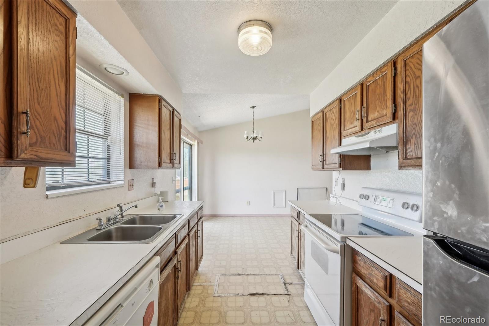 MLS Image #11 for 831  sable boulevard,aurora, Colorado