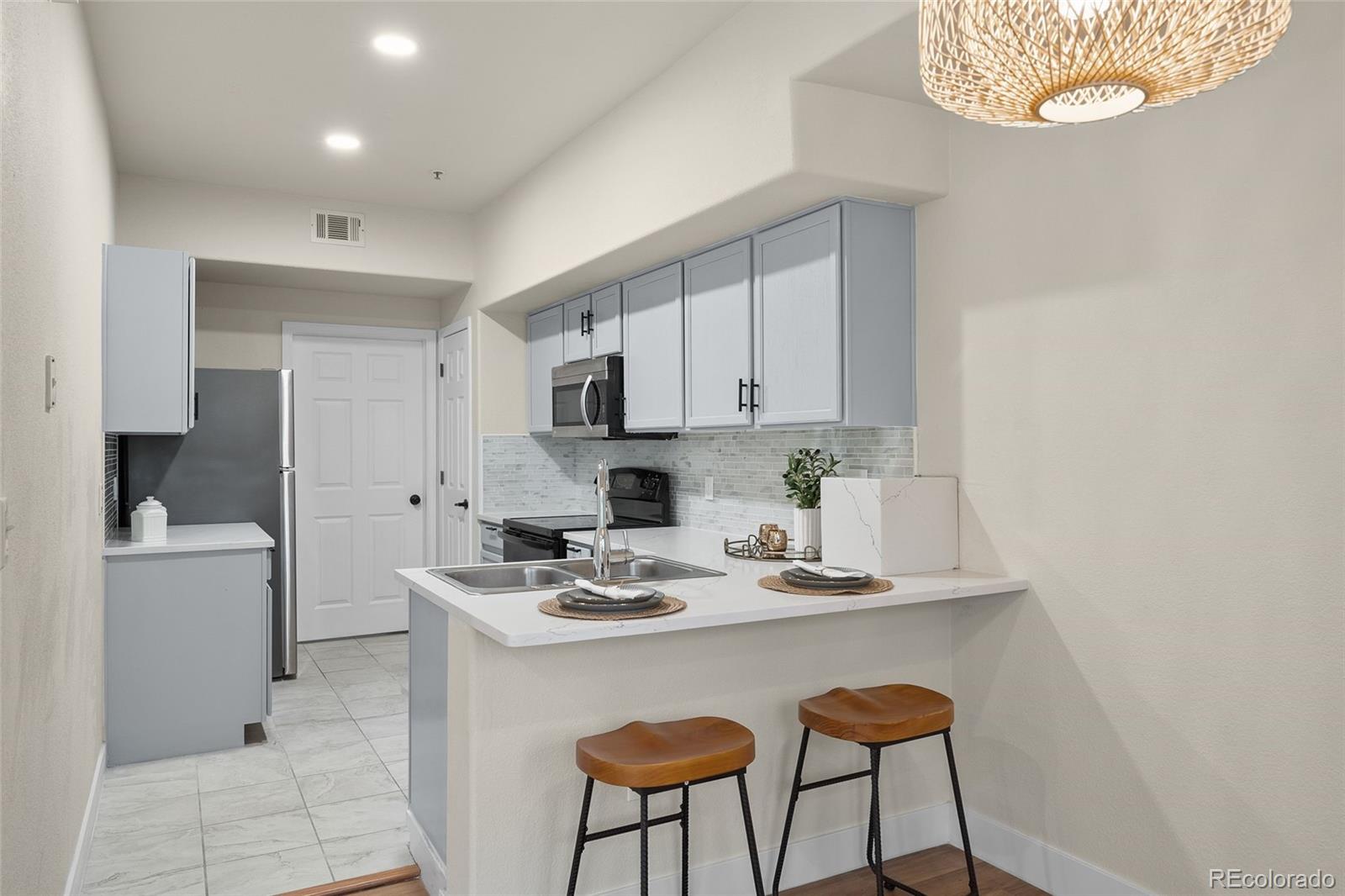 MLS Image #4 for 9590 e florida avenue,denver, Colorado