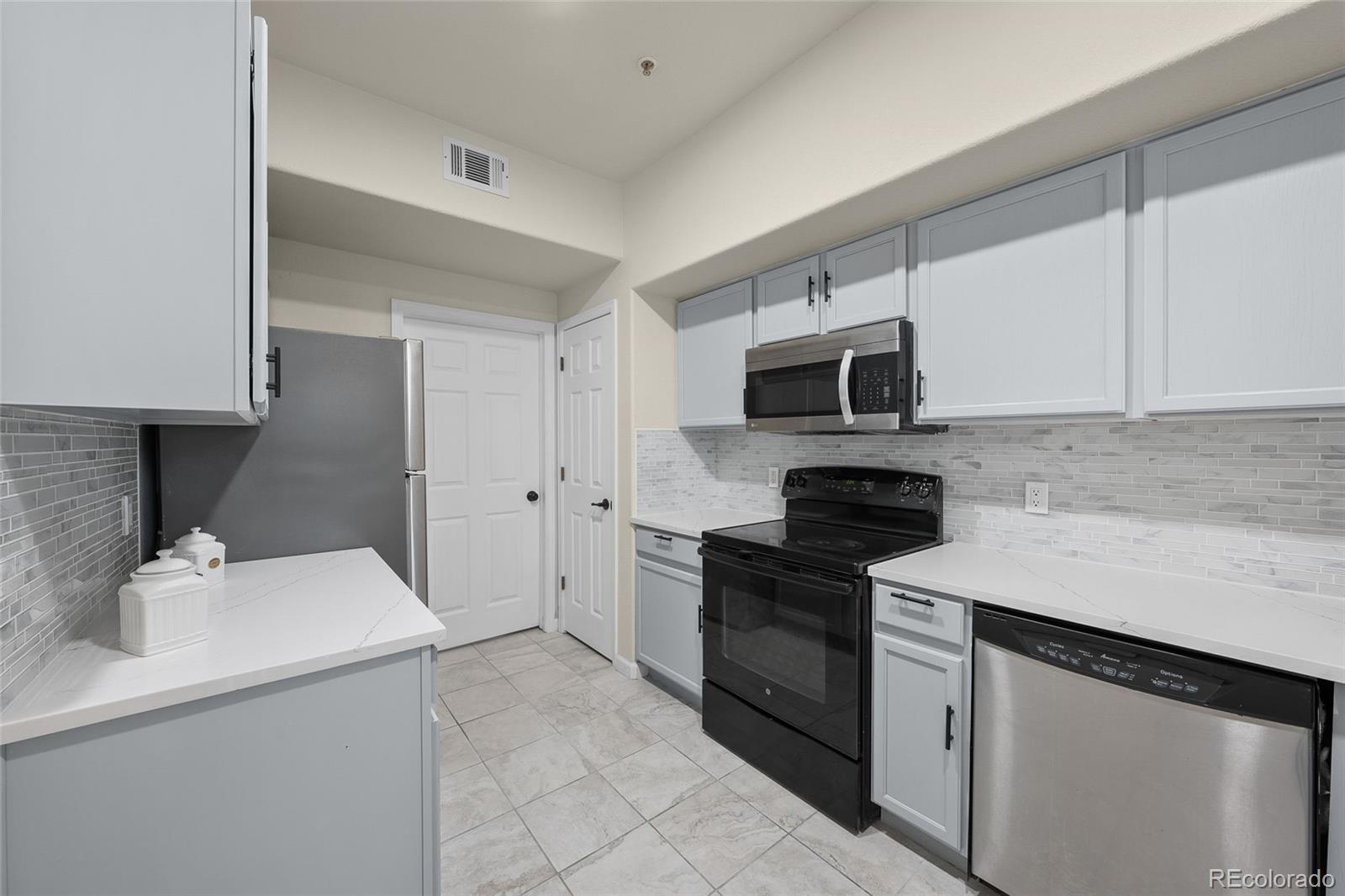 MLS Image #6 for 9590 e florida avenue,denver, Colorado