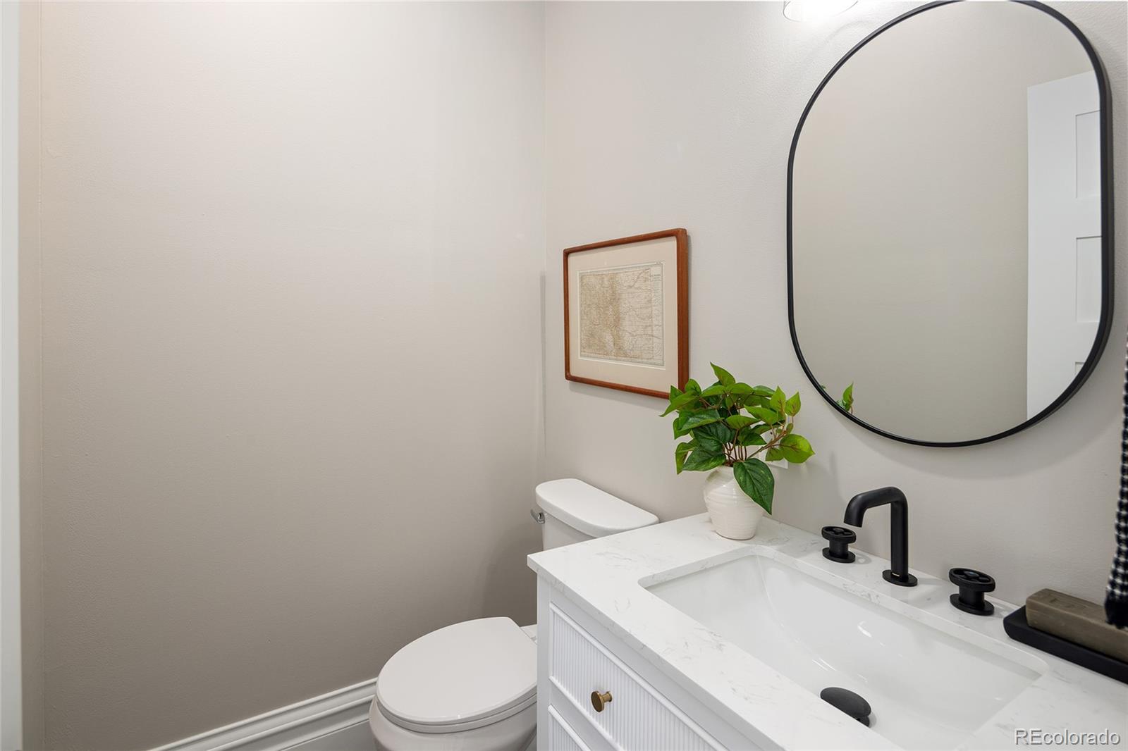 MLS Image #13 for 1050 n clarkson street,denver, Colorado