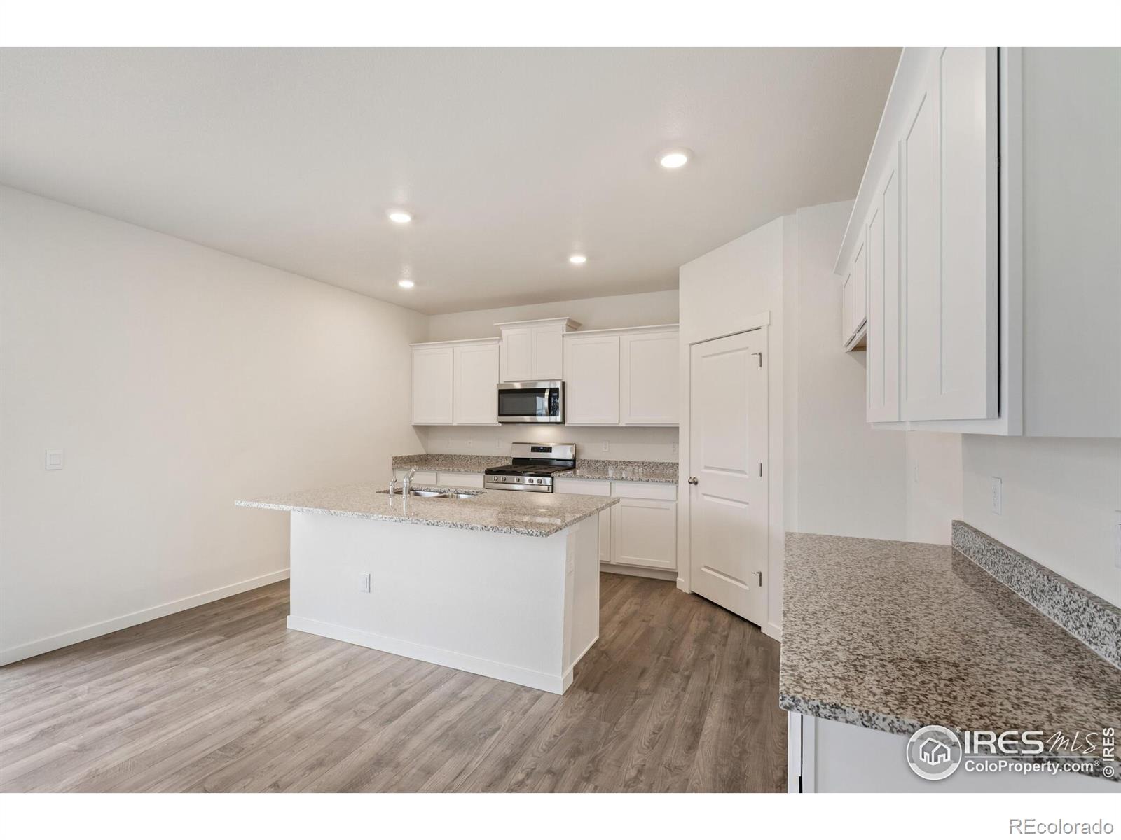 MLS Image #4 for 342  hummingbird lane,johnstown, Colorado