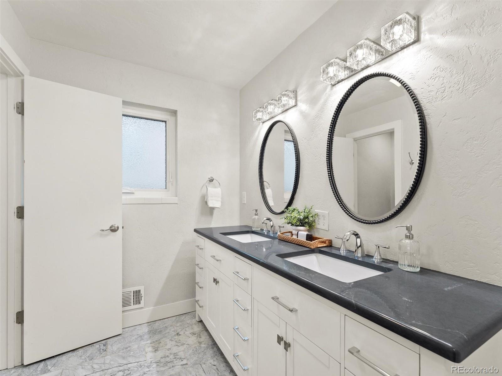 MLS Image #23 for 3052 s gilpin street,denver, Colorado