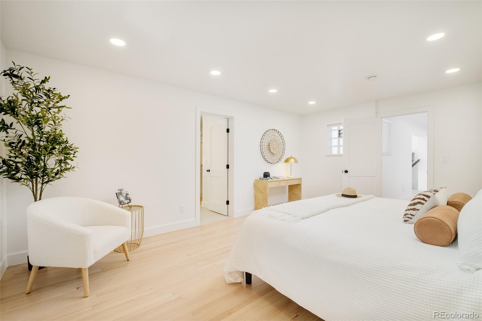 MLS Image #18 for 621  s harrison lane,denver, Colorado