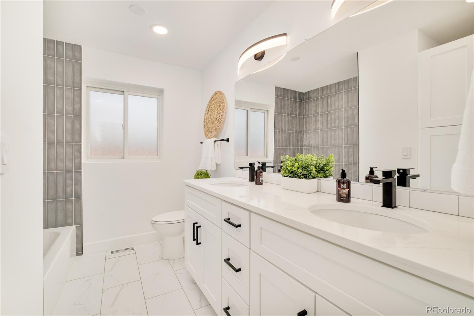 MLS Image #23 for 621  s harrison lane,denver, Colorado