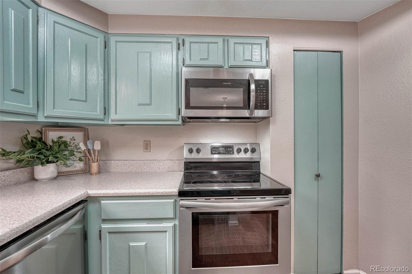 MLS Image #15 for 2091  sussex lane,colorado springs, Colorado