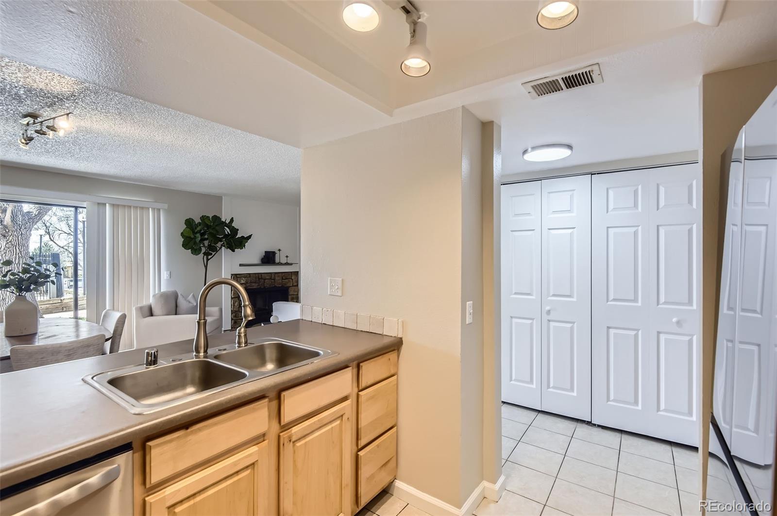 MLS Image #3 for 14006 e stanford circle,aurora, Colorado