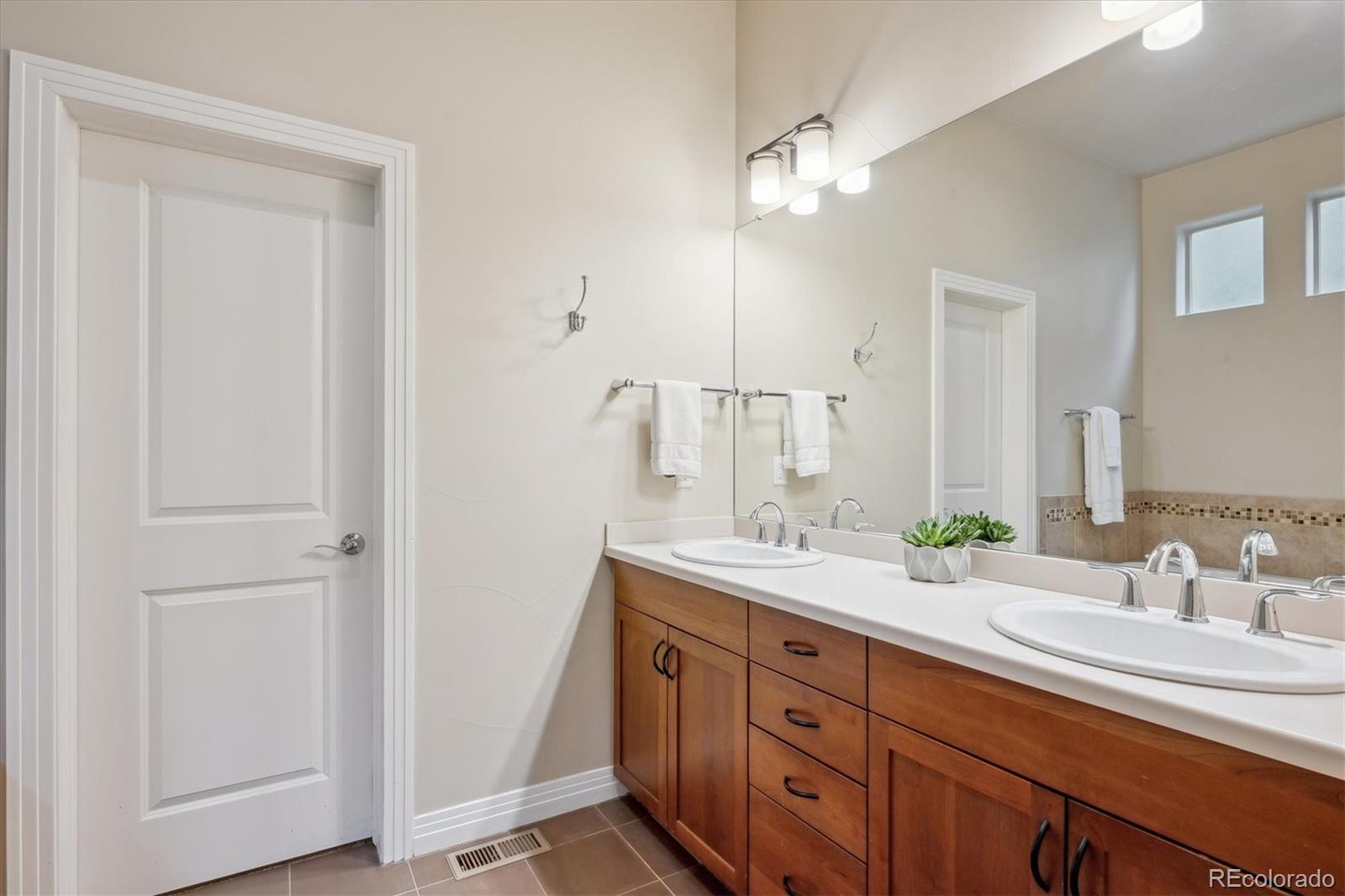 MLS Image #19 for 9580 e 5th avenue,denver, Colorado