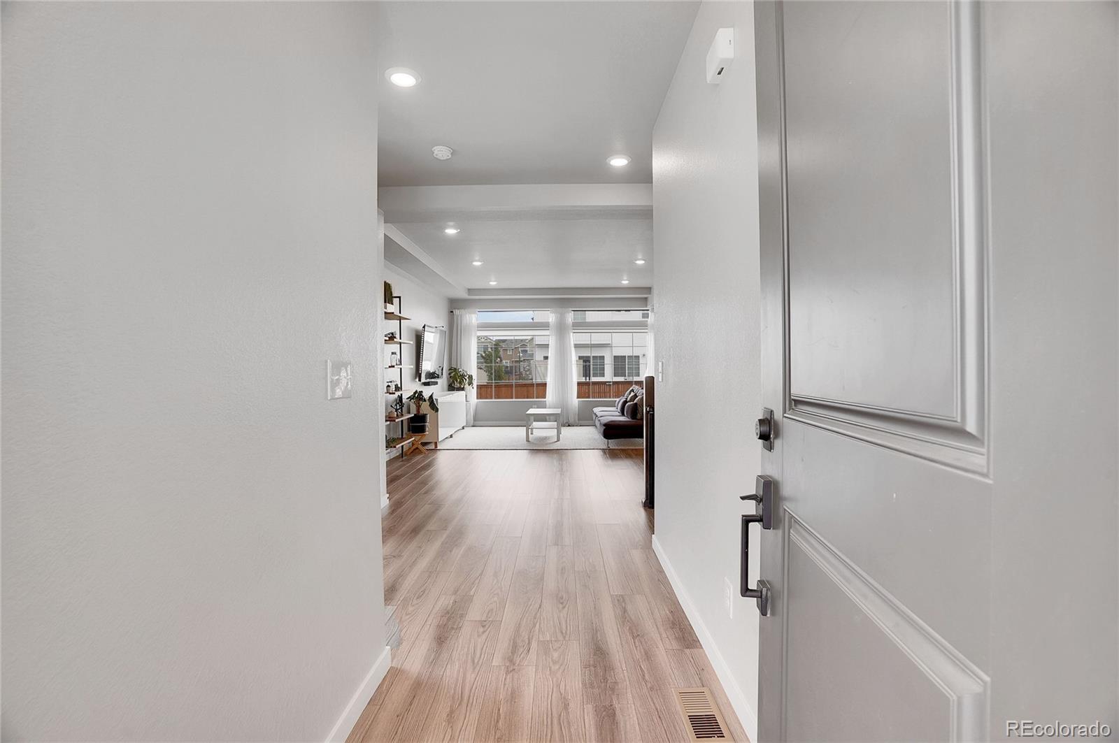MLS Image #4 for 10912  memphis court,commerce city, Colorado