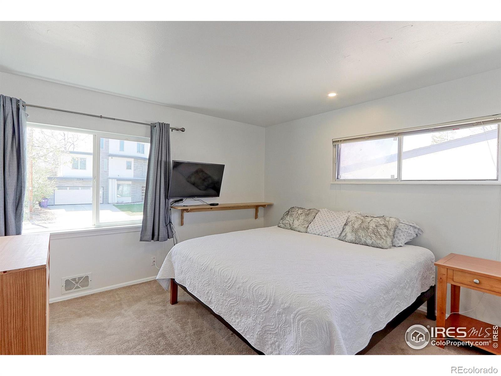 MLS Image #7 for 2561 s carey way,denver, Colorado