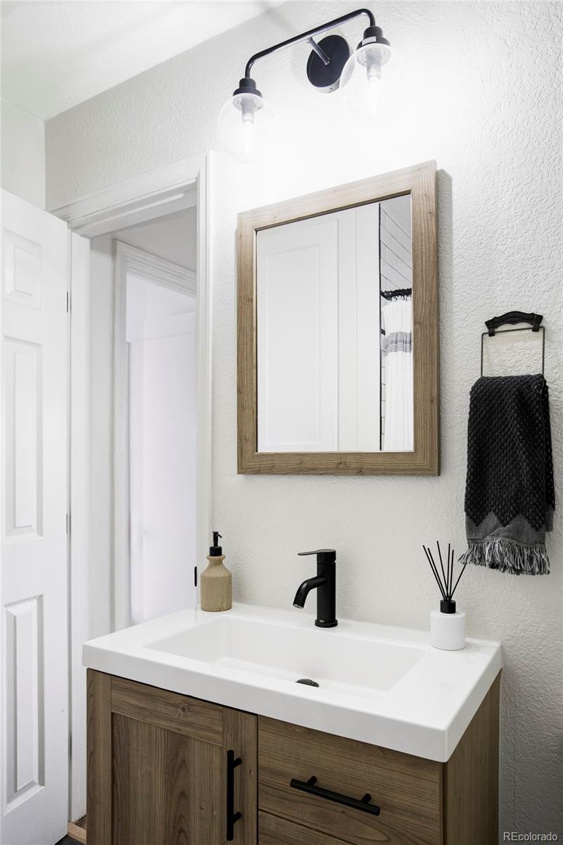 MLS Image #18 for 873 s raritan street,denver, Colorado