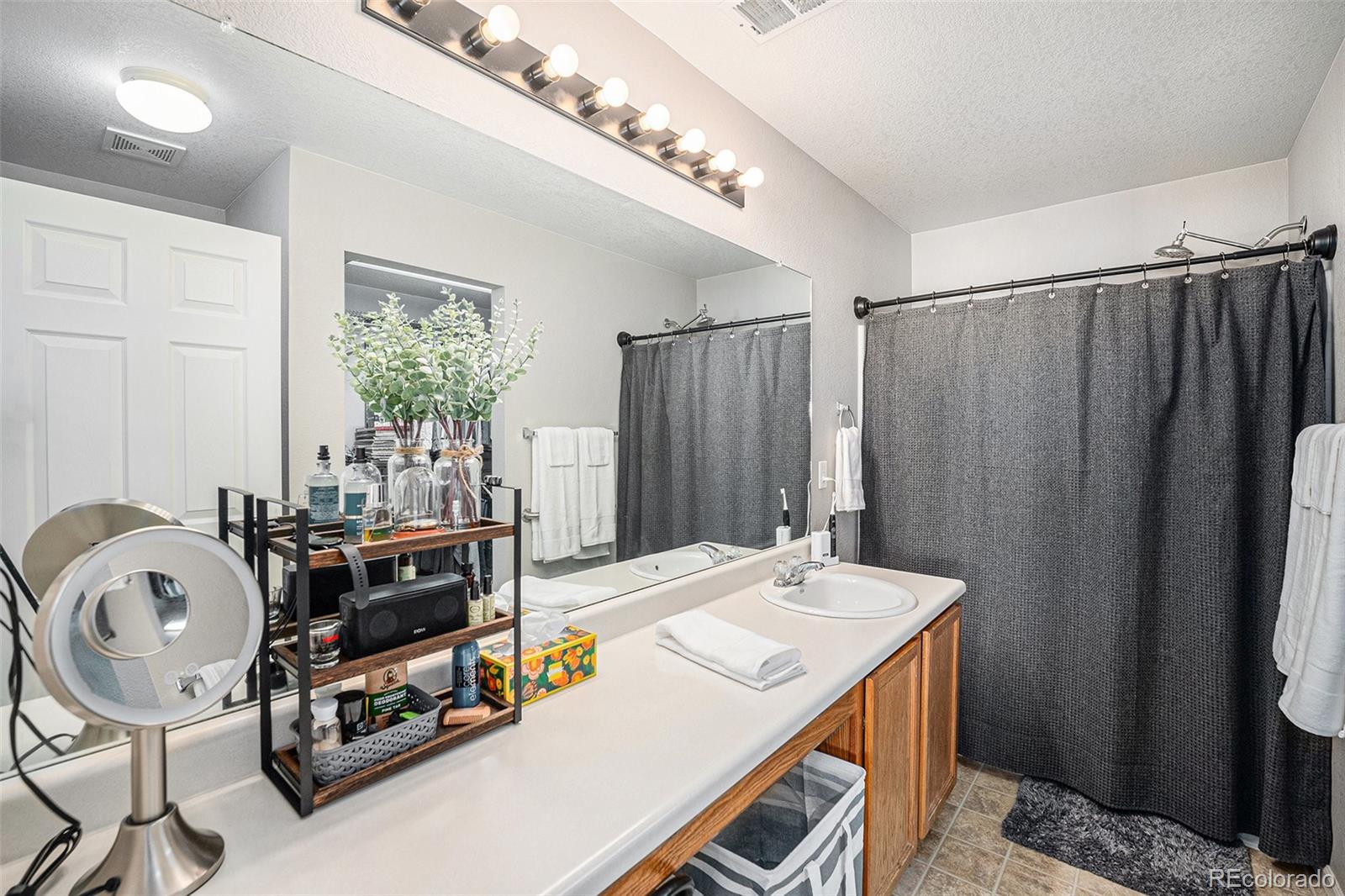 MLS Image #18 for 19481 e 50th place,denver, Colorado