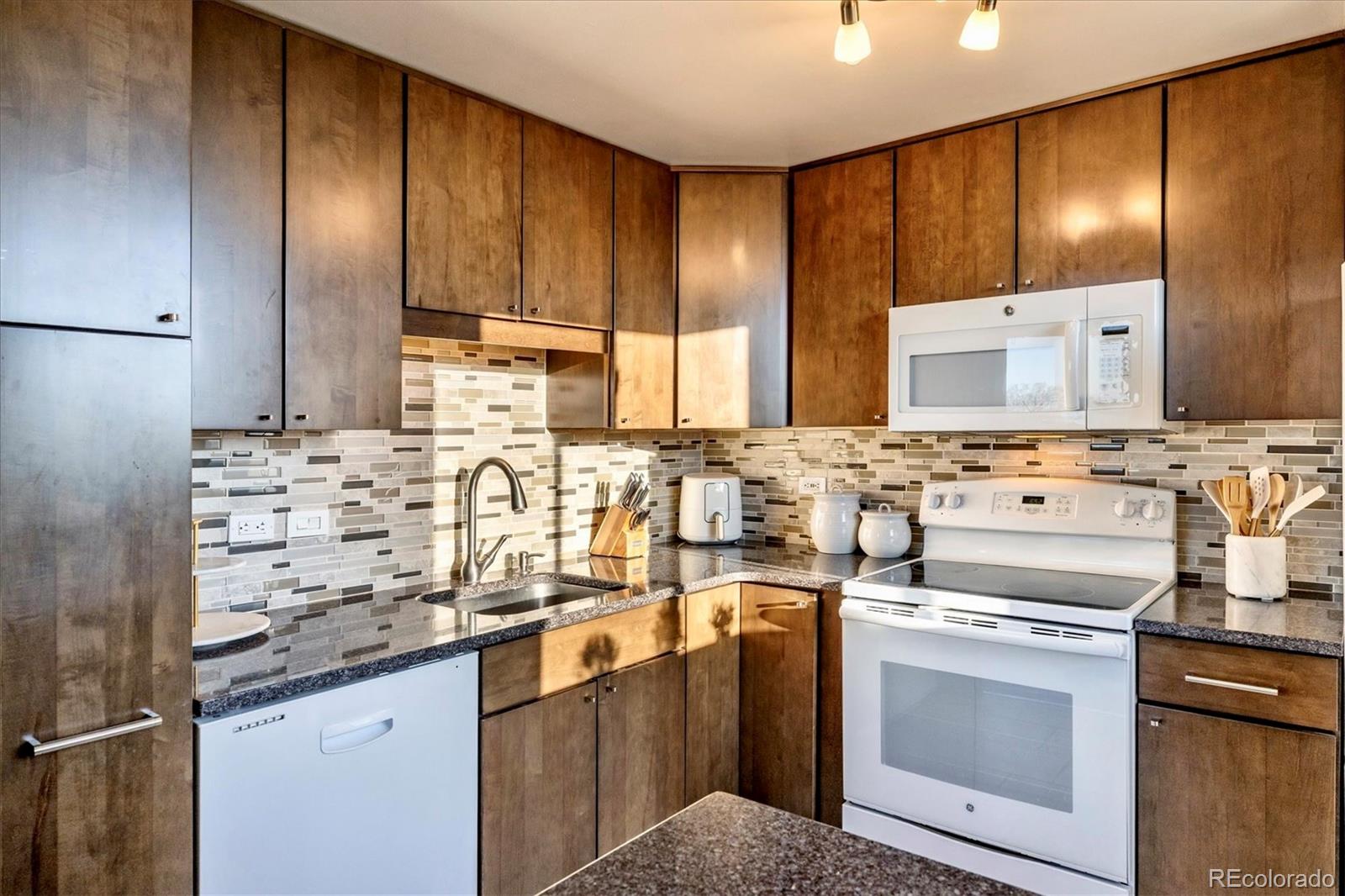 MLS Image #8 for 1085 n lafayette street,denver, Colorado