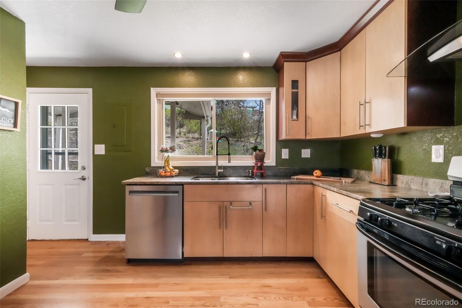 MLS Image #11 for 741  panorama drive,colorado springs, Colorado