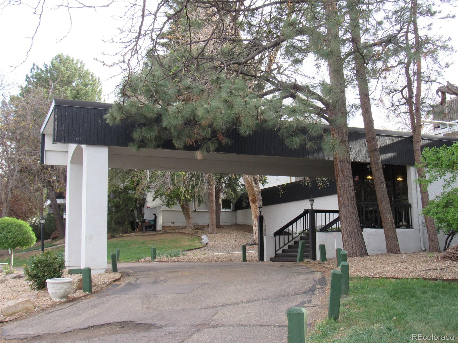 MLS Image #10 for 2325 s linden court,denver, Colorado