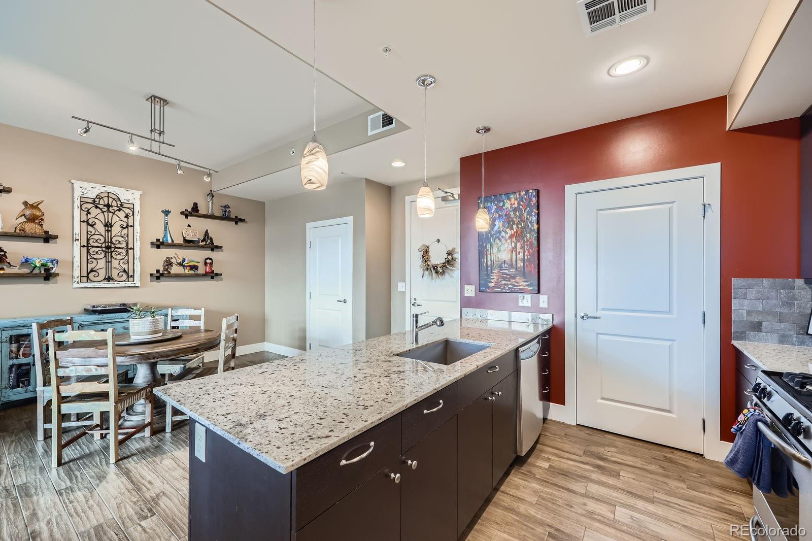 MLS Image #8 for 2001  lincoln street 2213,denver, Colorado