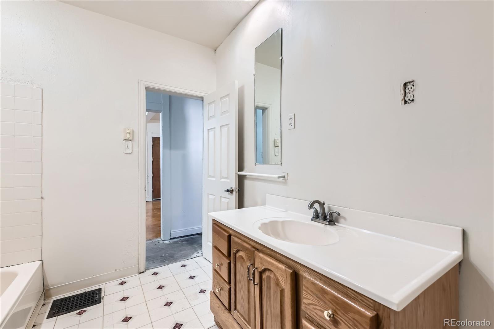 MLS Image #18 for 2866  bellaire street,denver, Colorado