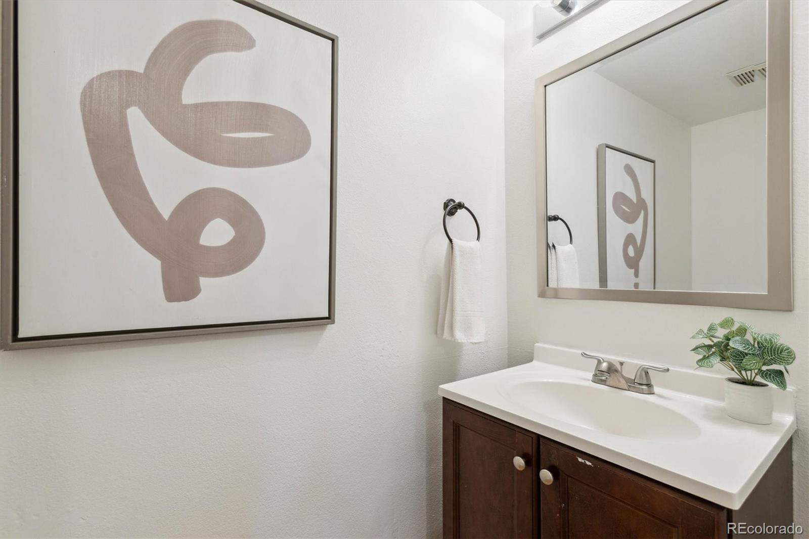 MLS Image #14 for 1470 s quebec way,denver, Colorado