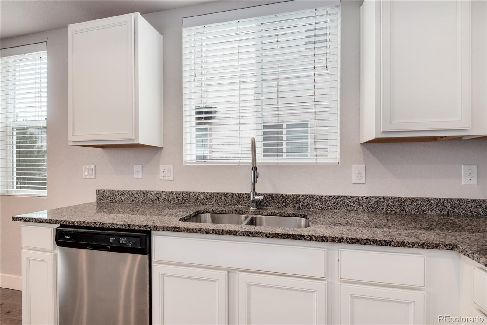 MLS Image #13 for 16203 e 47th place,denver, Colorado