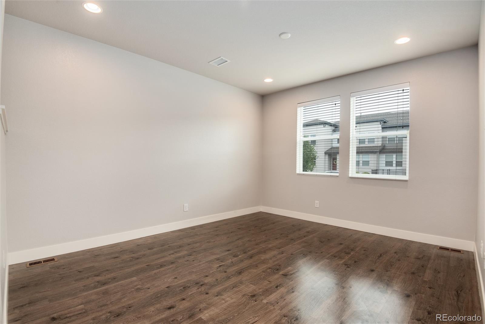 MLS Image #6 for 16203 e 47th place,denver, Colorado