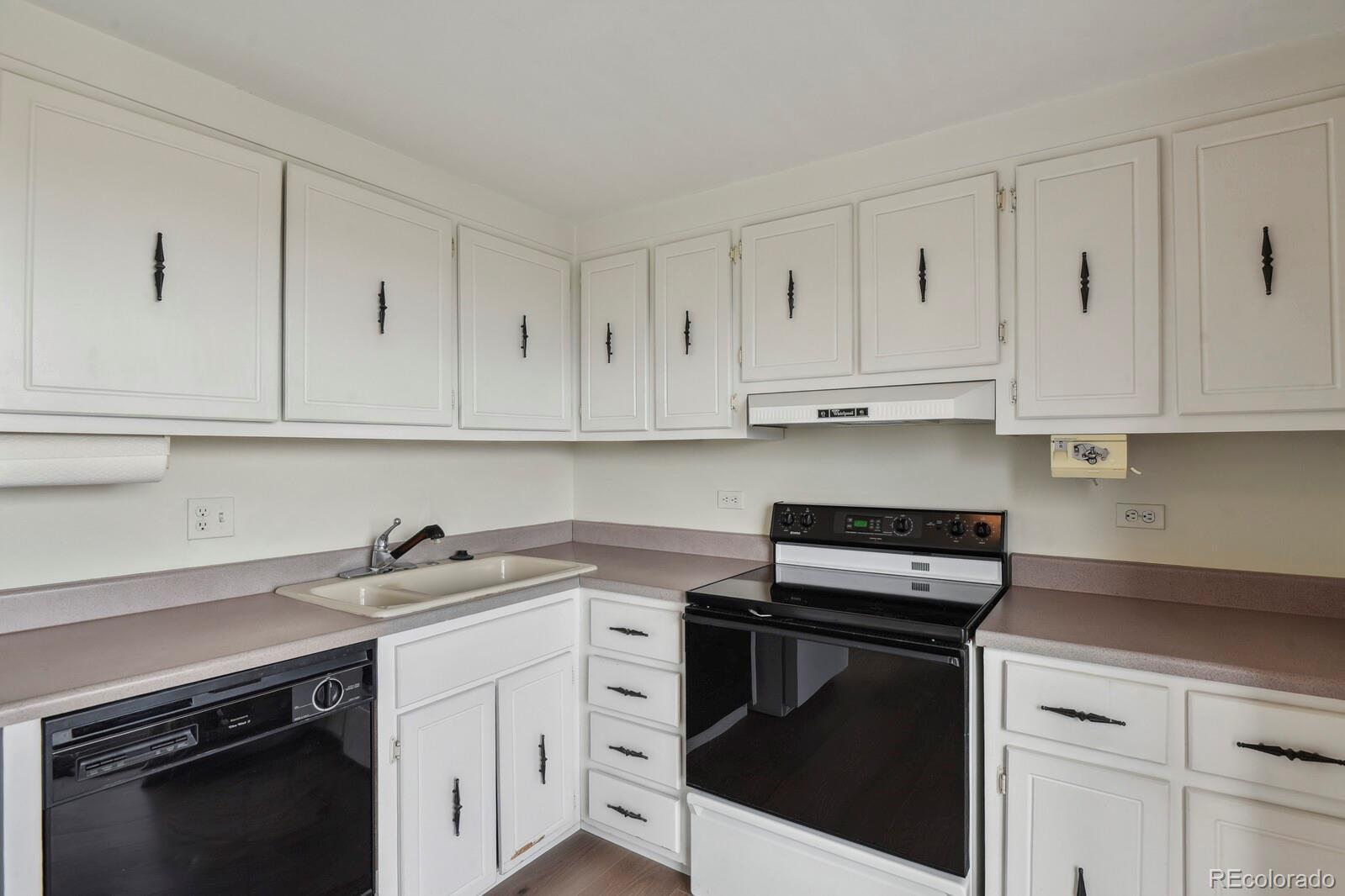 MLS Image #6 for 130 n pearl street,denver, Colorado