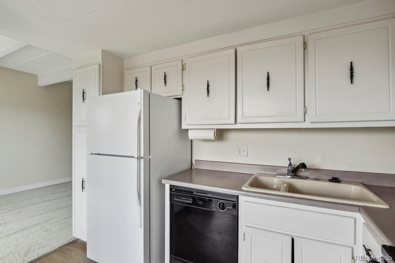 MLS Image #7 for 130 n pearl street,denver, Colorado