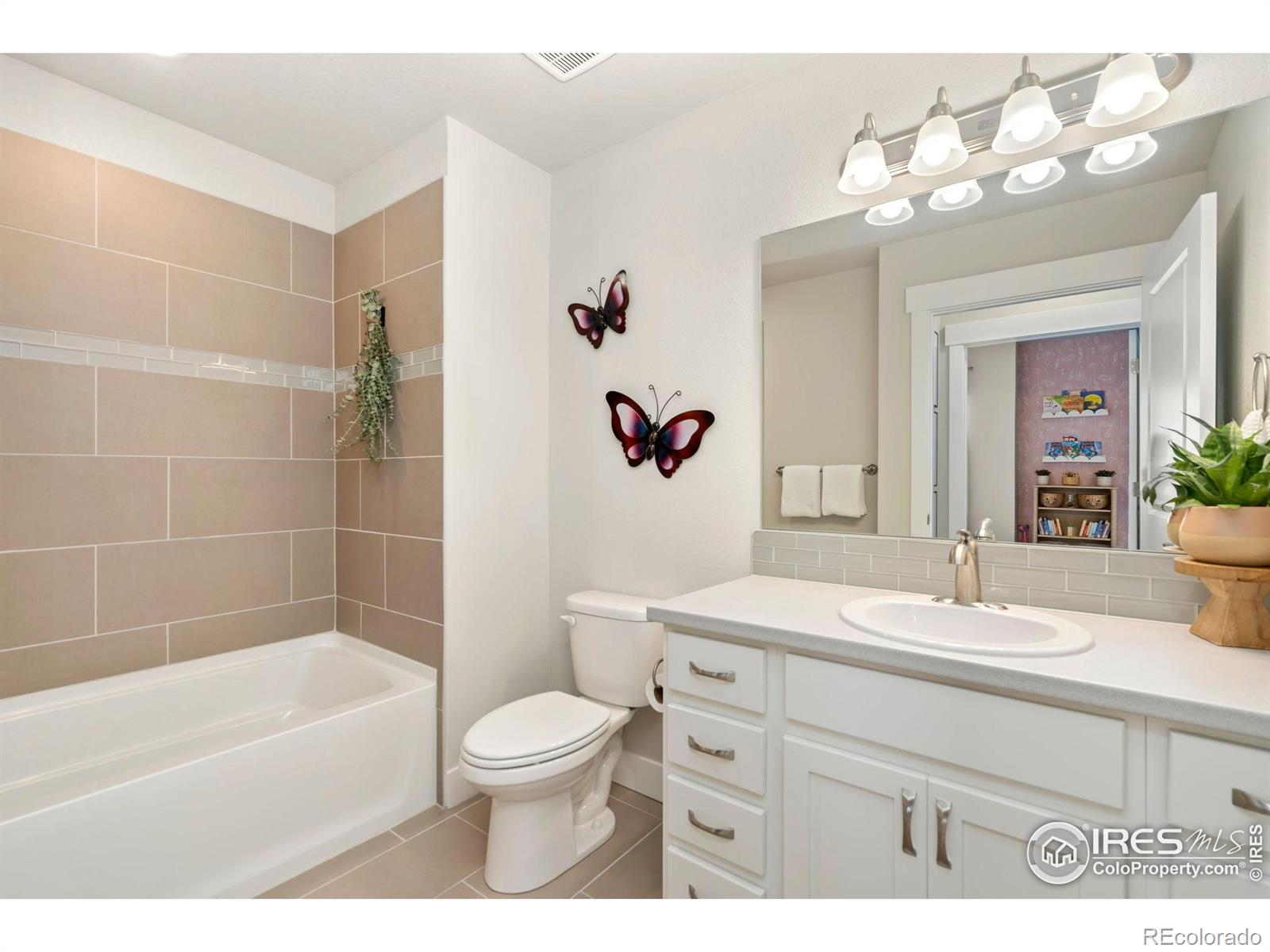 MLS Image #15 for 4622  hahns peak drive,loveland, Colorado
