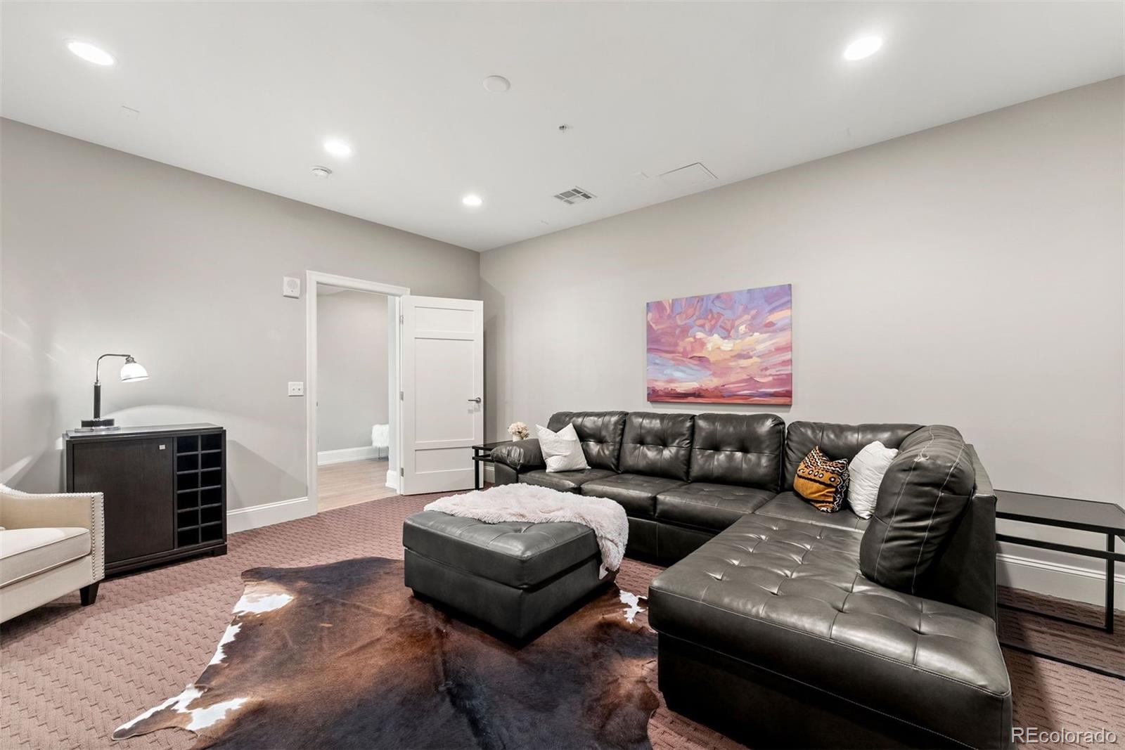 MLS Image #29 for 2001  lincoln street,denver, Colorado