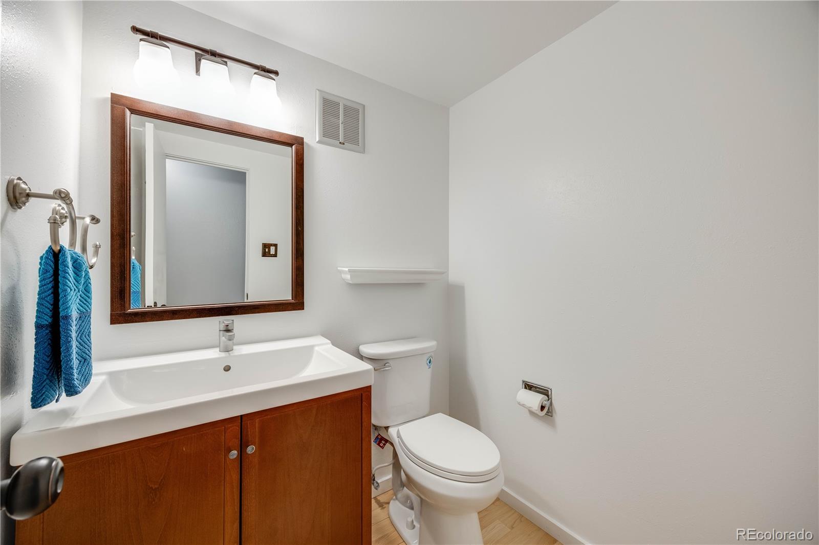 MLS Image #11 for 2917 s locust street,denver, Colorado
