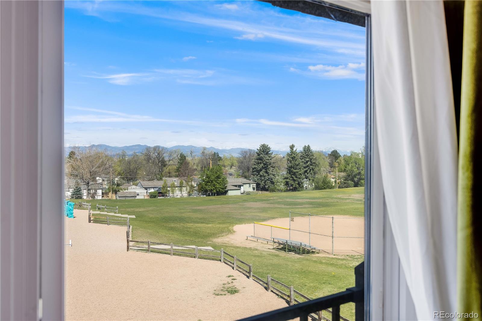 MLS Image #19 for 2917 s locust street,denver, Colorado