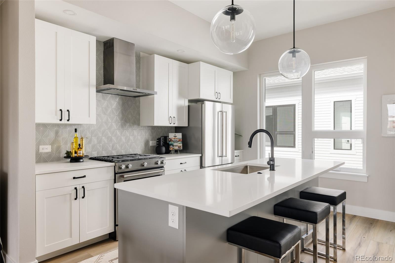 MLS Image #10 for 8280 e 36th avenue,denver, Colorado