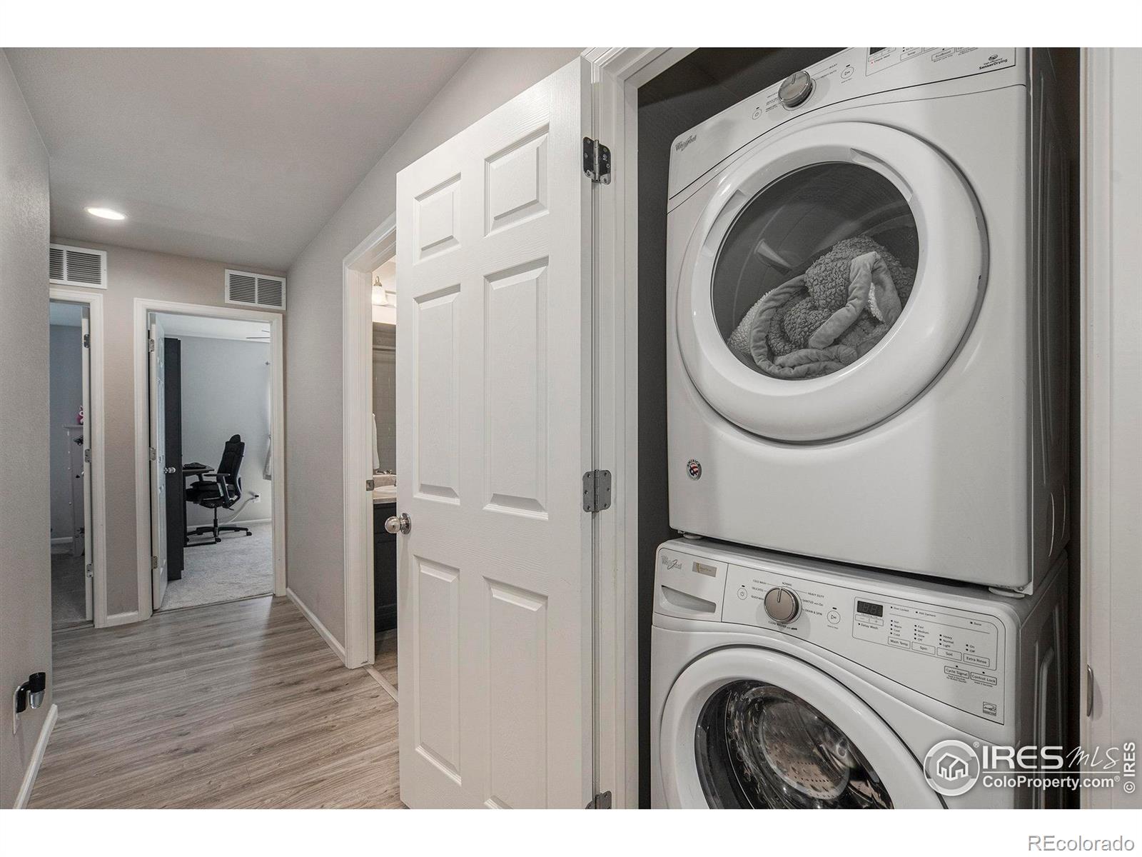 MLS Image #11 for 16058 e elk drive,denver, Colorado