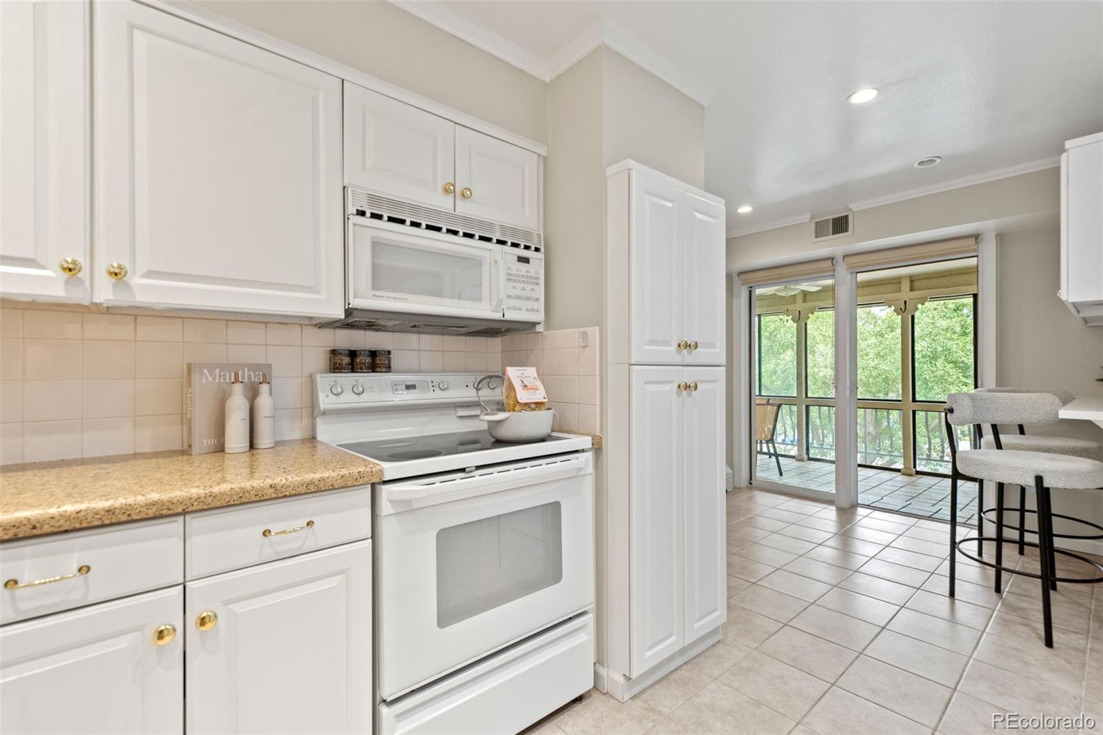MLS Image #18 for 5751 e ithaca place,denver, Colorado