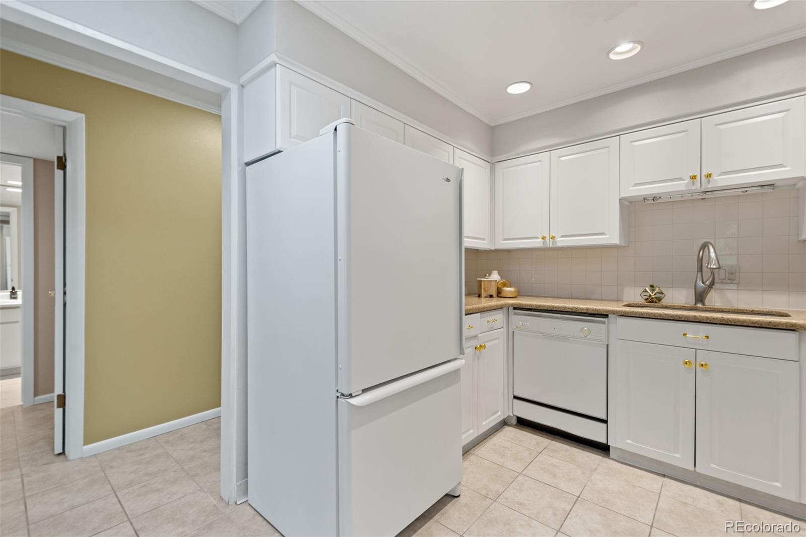 MLS Image #20 for 5751 e ithaca place,denver, Colorado