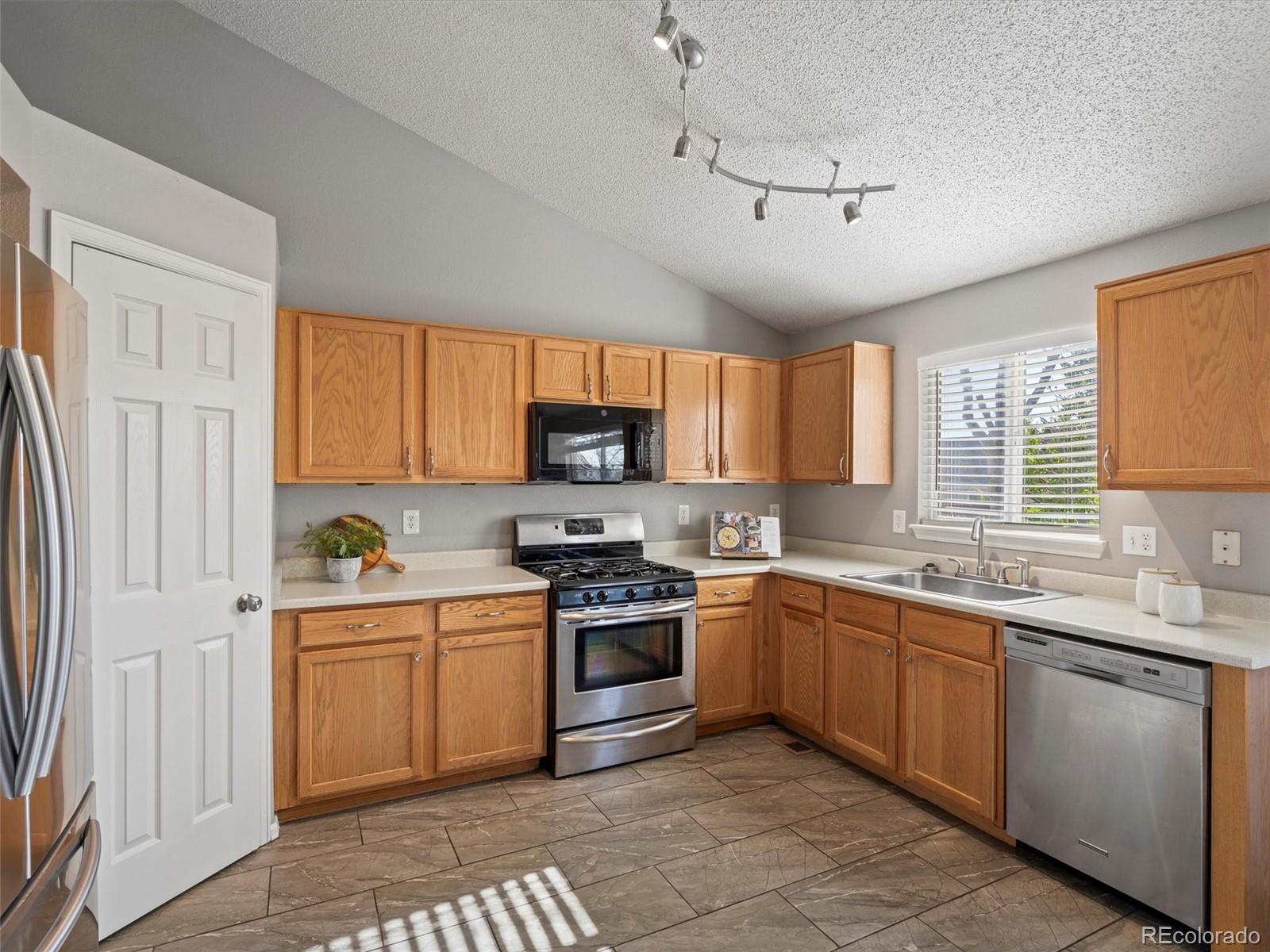 MLS Image #8 for 5115 s valdai street,aurora, Colorado