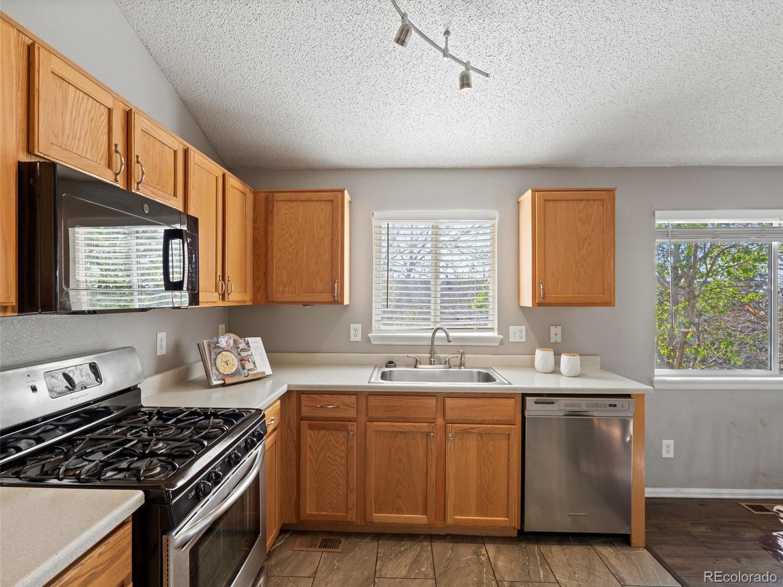 MLS Image #9 for 5115 s valdai street,aurora, Colorado