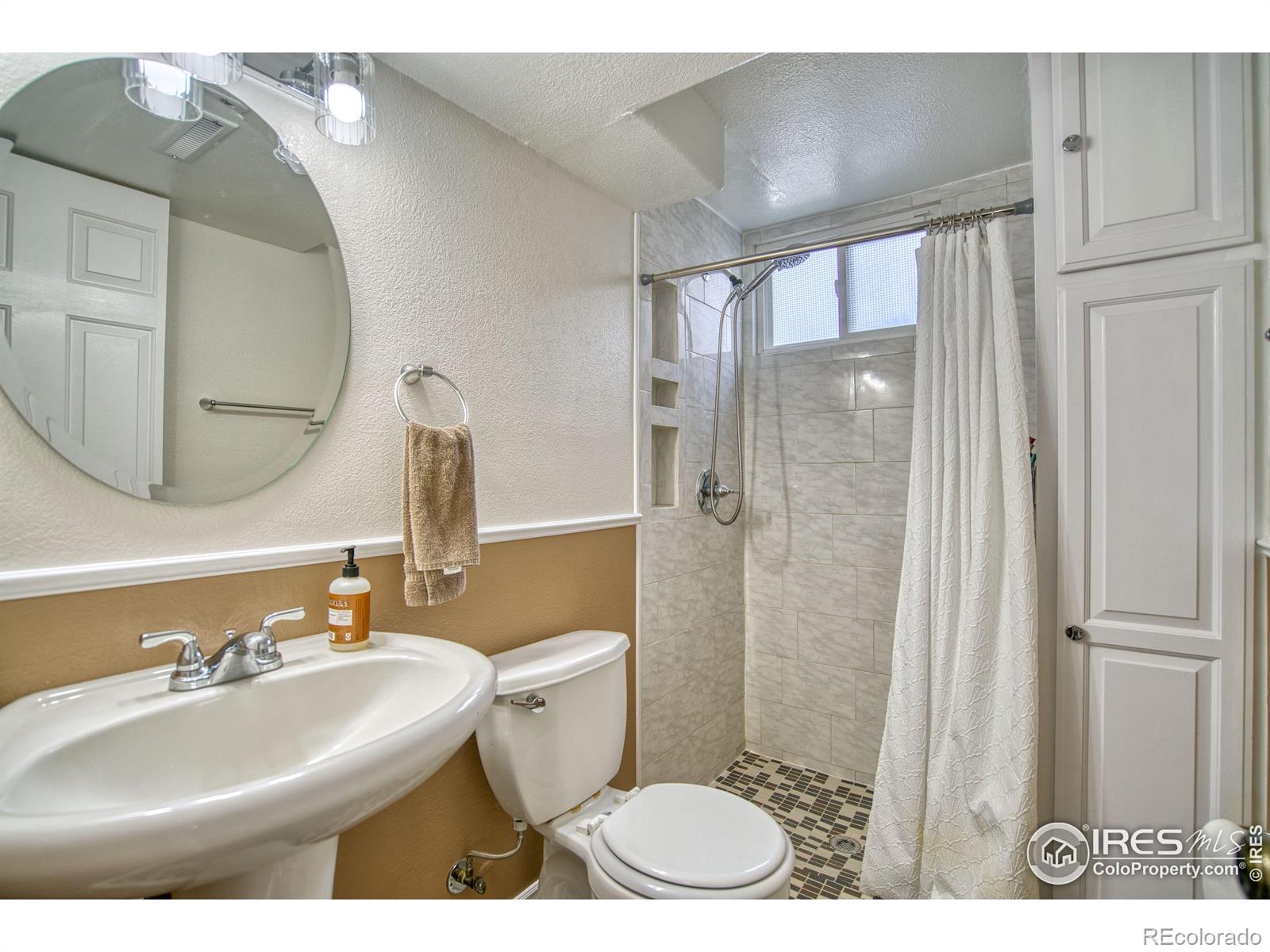 MLS Image #18 for 8200  delaware street,denver, Colorado