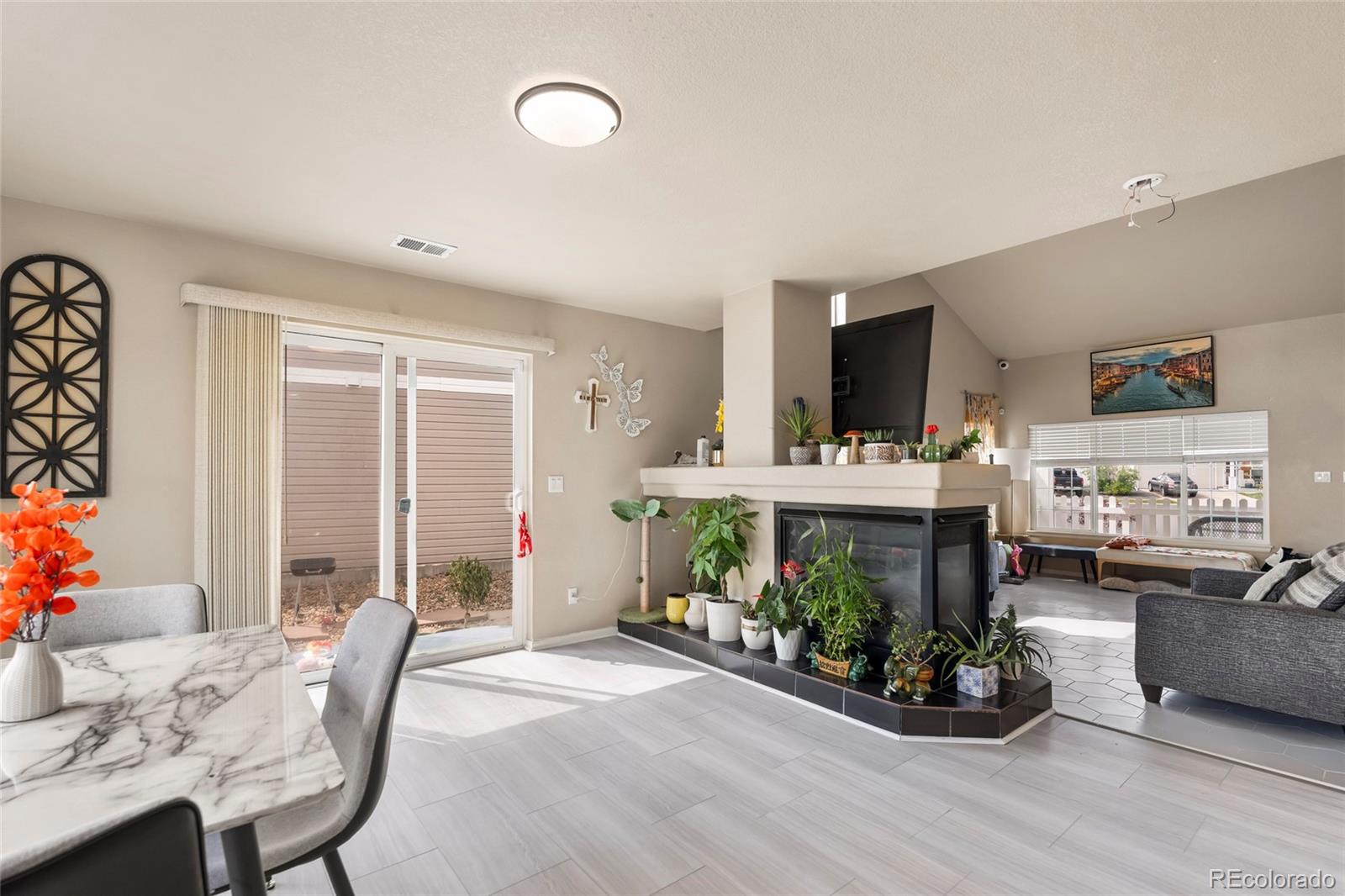 MLS Image #14 for 20414 e 55th place,denver, Colorado